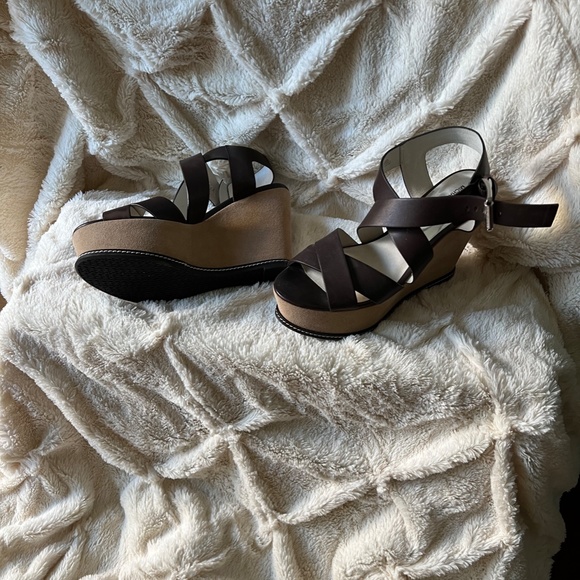 Michael Kors Platforms - Picture 2 of 3